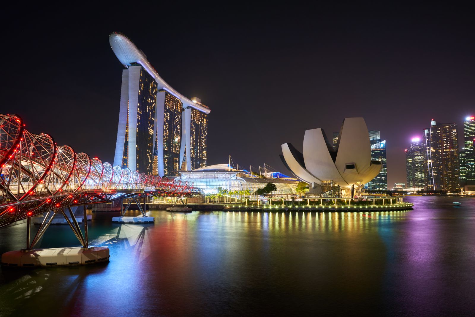 Night view of the Marina Bay waterfront in Singapore